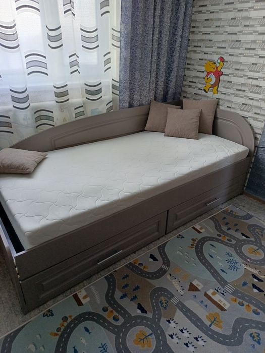 Продам кровать с матрасом ортопед с функцией памяти тела