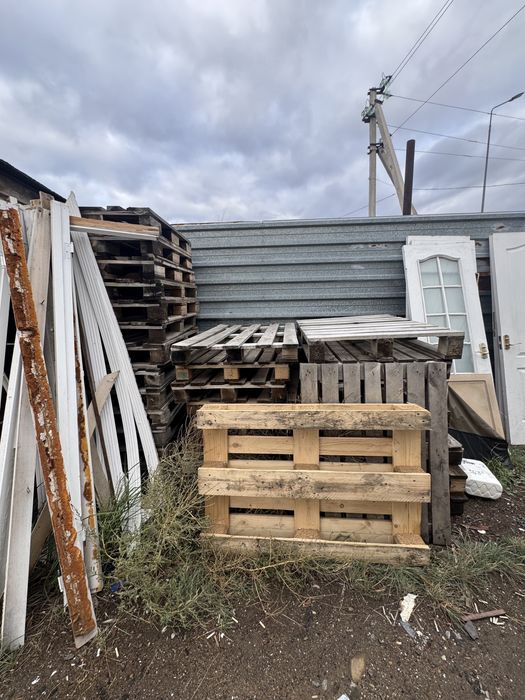 Продам Поддоны около 50-60 шт