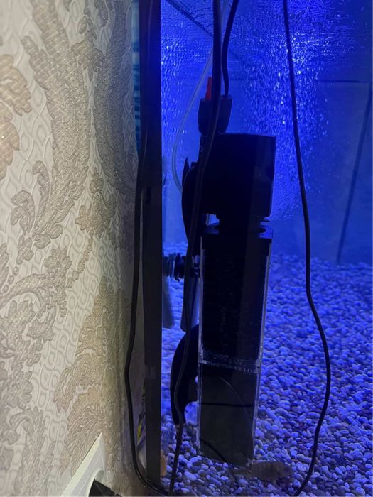 Продается аквариум вместе с рыбками и подставкой