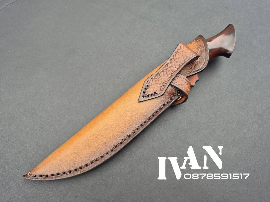 Японски ловен нож от дамаска стомана с  VG10 сърцевина и кожена кания