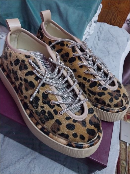 Продам обувь новая