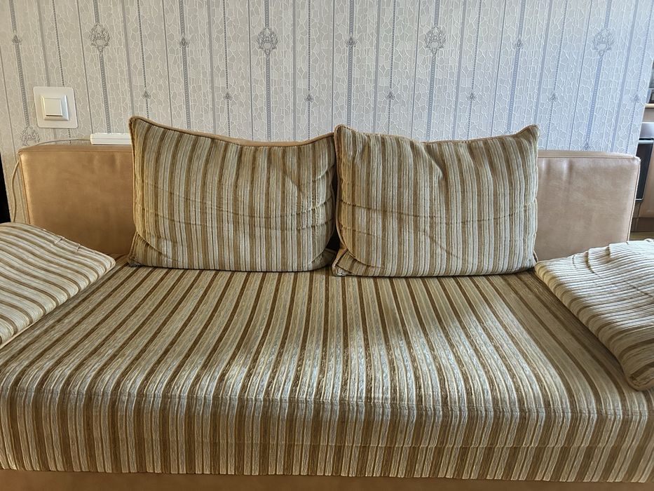 Продам мягкий уголок (диван+2 кресла)