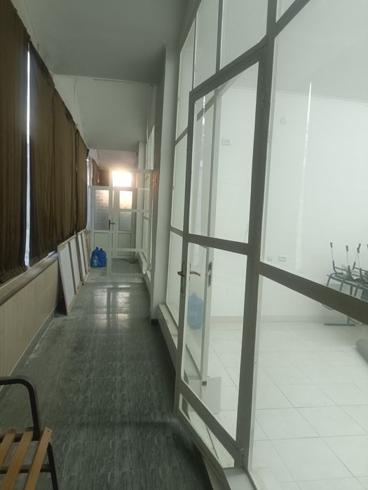 Apteka va klinikaga ijaraga beriladi