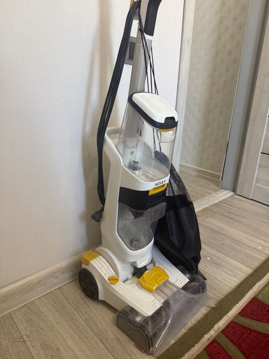 Моющий пылесос почти новый