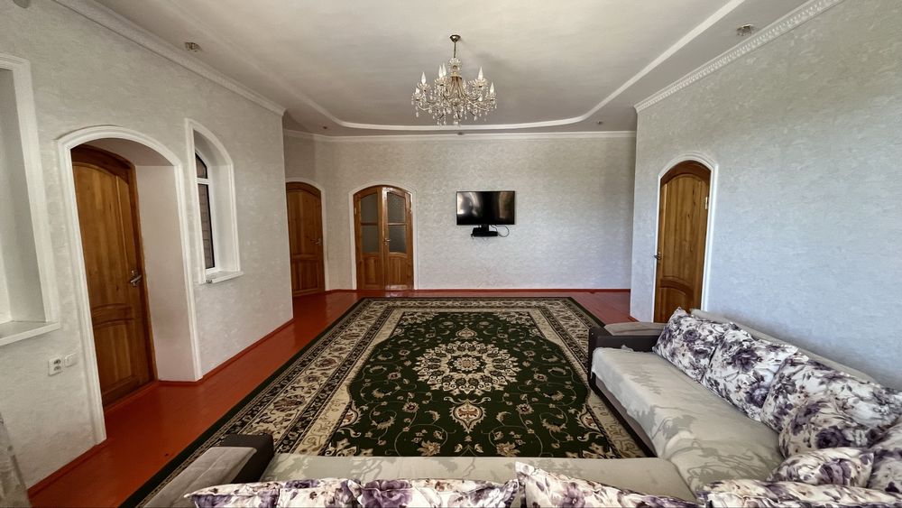 Үй сатылады.