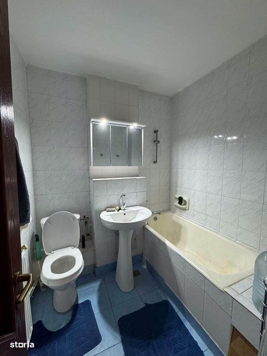 De vanzare apartament 4 camere, pe Bd. Roman Musat,2 bai si 2 balcoane