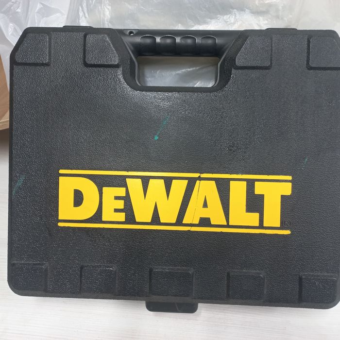Шуруповерт DeWalt