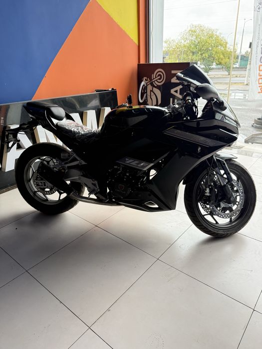 Новинка! Мотоцикл Yamaha r1 в подарок шлем