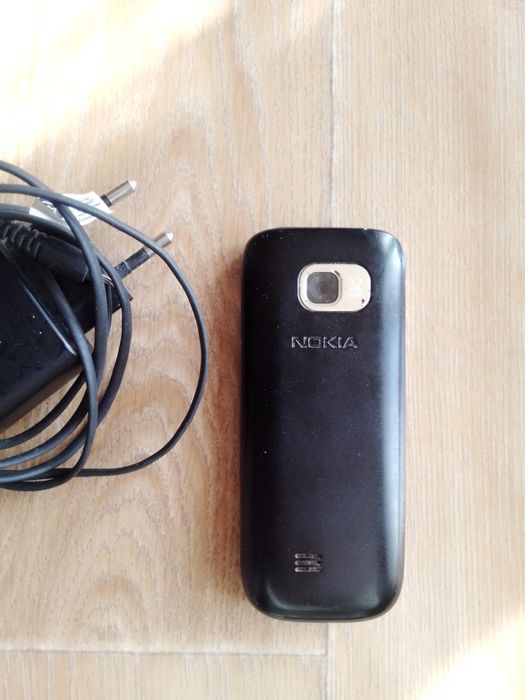 Нокиа C2 с бутони