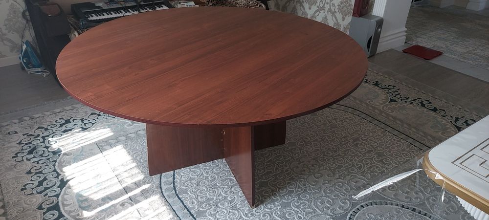 Продам круглый стол