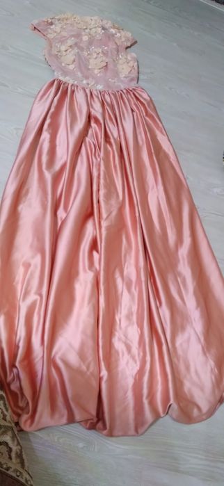 Вечерний платья. Состояние очень идеальное. Производство Турция.