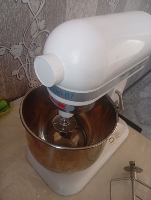 Тесто мешалка и миксер 7л