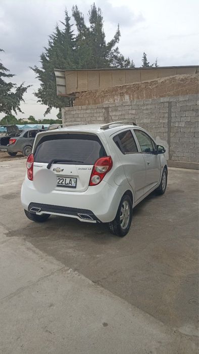 Spark.2011-yil Rangi Oq