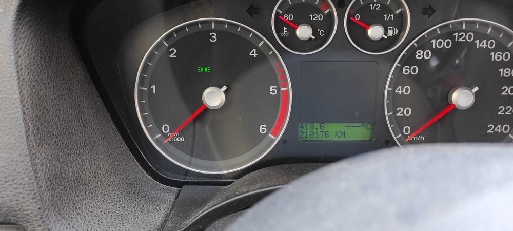 Продавам Форд фокус 1,8 tdsi 2005г 210000кмм много добро състояние