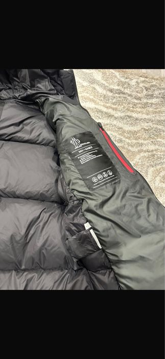 Geaca Moncler Grenoble fabricata in Romania 2025