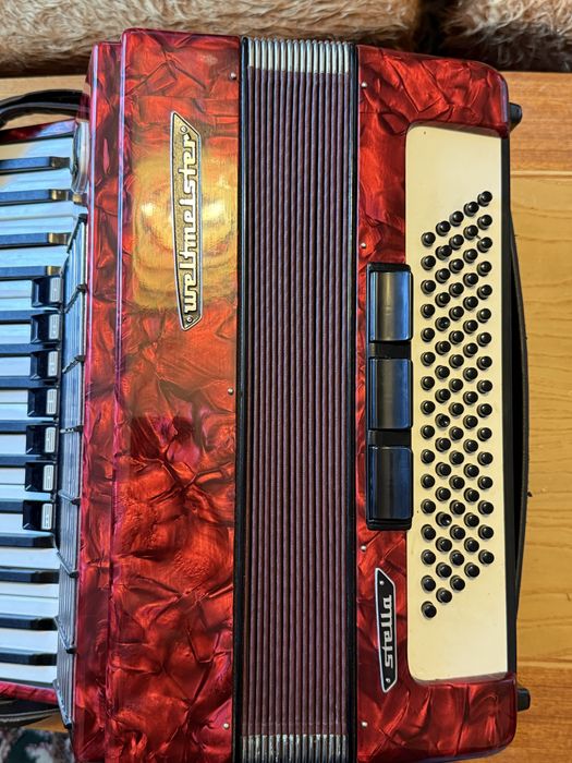 Акордеон Weltmeister Stella 80 баса