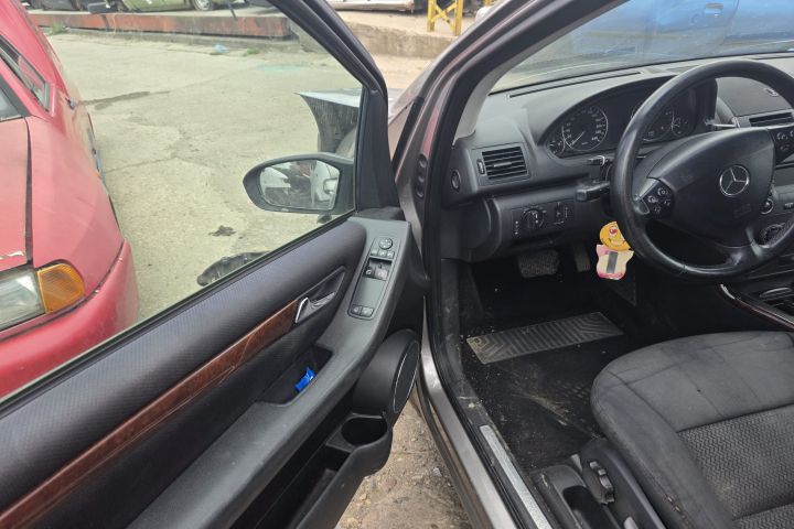 Aripa fata stanga Mercedes-Benz A-Class W169