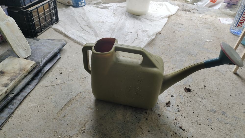 Продам лейки разные