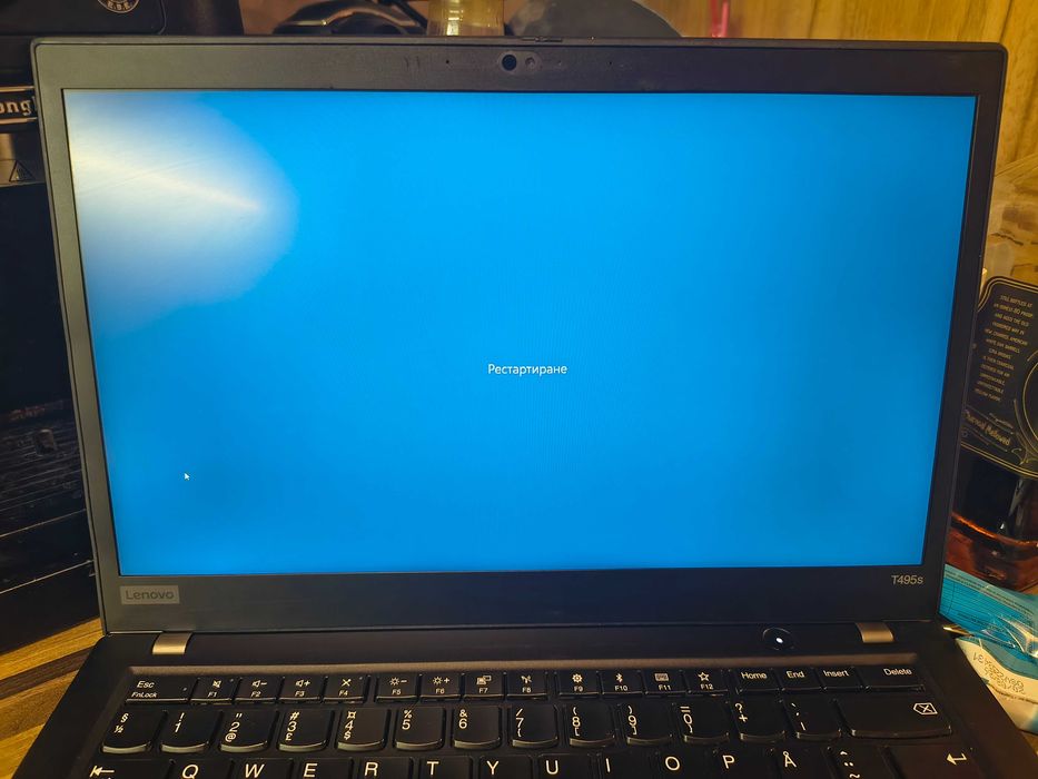 Продавам лаптоп Lenovo T495 с тъчскийн и Леново dock station gen2