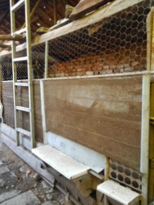 Продавам селска къща с чудесно място за грижи за животни и реколта.