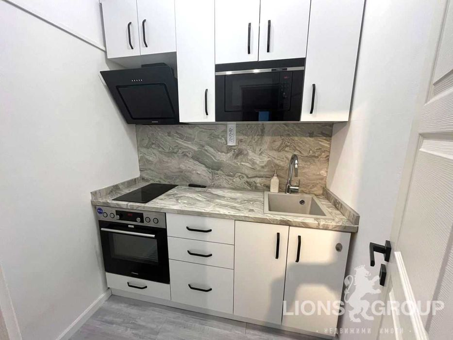 Продава се Тристаен апартамент в Варна, Левски - 78 кв.м за 2481 €/кв.м - Снимка #5