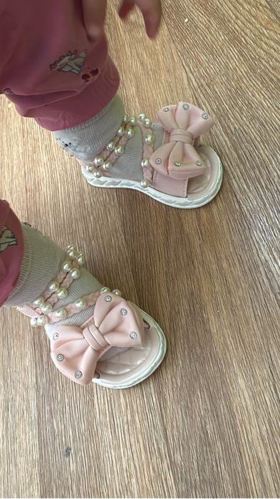 Сандали на девочку