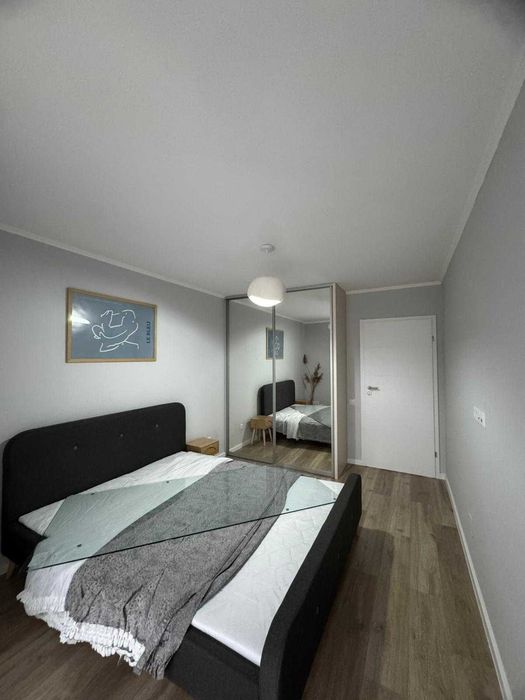 PF închiriez apartament cu 2 camere, aflat la prima închiriere în zona The Office.