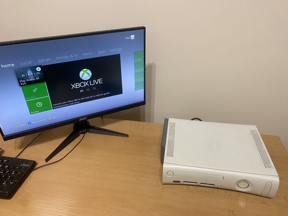 Xbox 360 Fat 500GB + Kinect + 2 контролера - чете всички дискове
