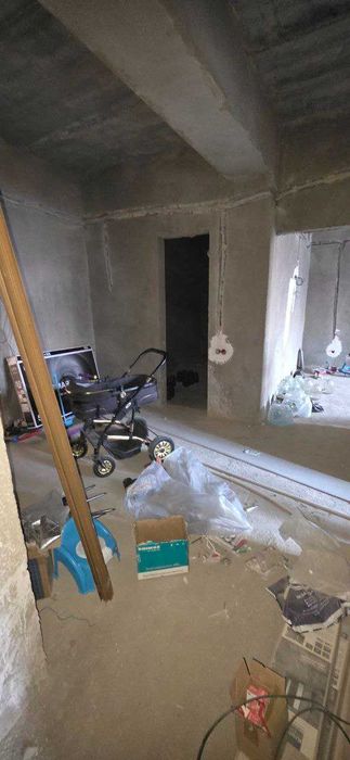 Шахар марказида жойлашган 2 хонали уй сотилади