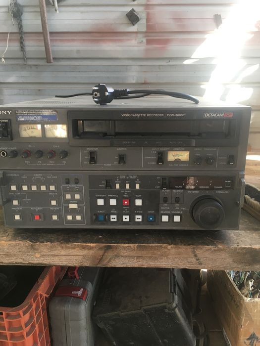 Видеомагнитофон монтажный.