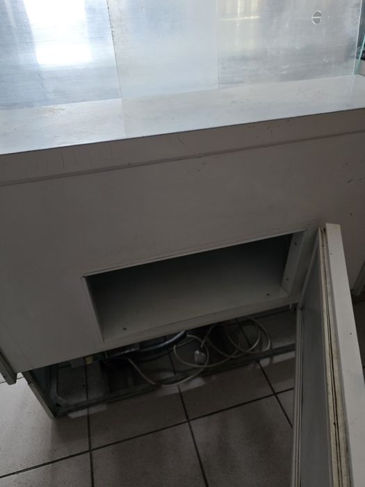 Холодильник витрина