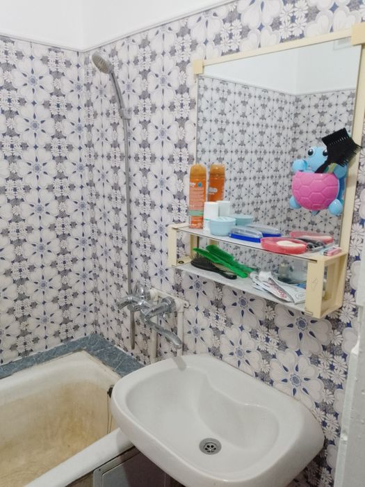 Олмалик шахар 5/2 да 3-хонали Уй сотилади