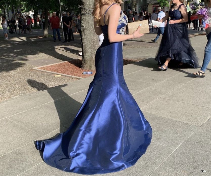 Бална синя рокля