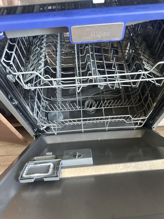 Продам посудомоечную машину Midea