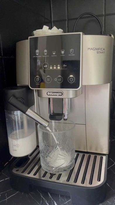 Кофемашина Delonghi ECAM220.80.SB Magnifica Start