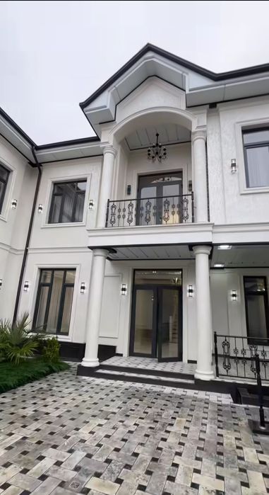 Yunusobodda 8xonali hovli sotiladi.tiladi