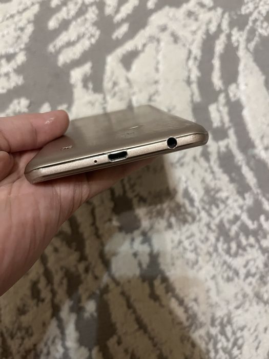 Продам телефон