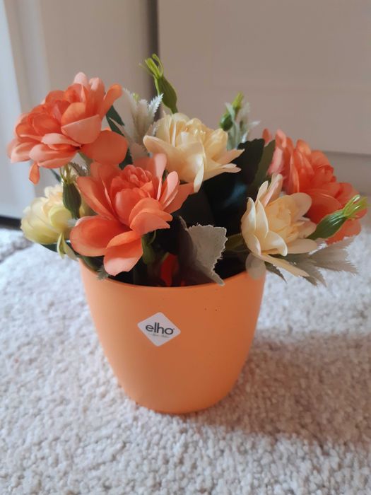 buchet de trandafiri, hortensii si alte flori artificiale