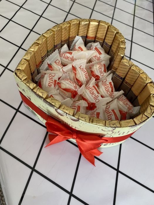 Букет из рафаэлло . Мерси в коробке.