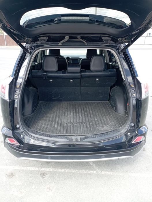 Toyota Rav4 сатылады.