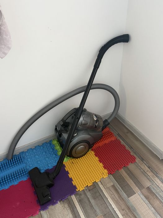 Продам пылесос artel