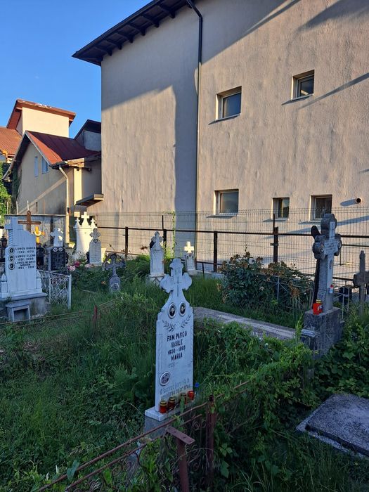 Loc de veci cimitirul bisericii  Sf. Ioan Valcea