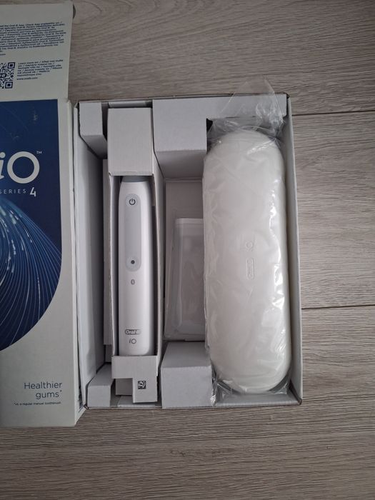 Oral B IO4 periuta electrica - NOU