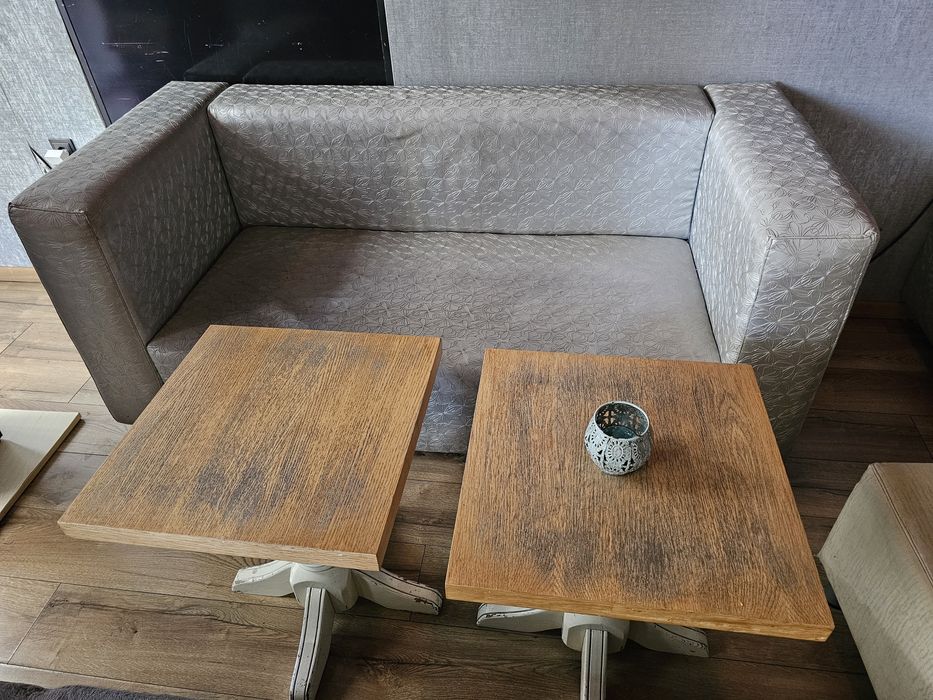 Продават се дивани, пейки и друго оборудване от заведение