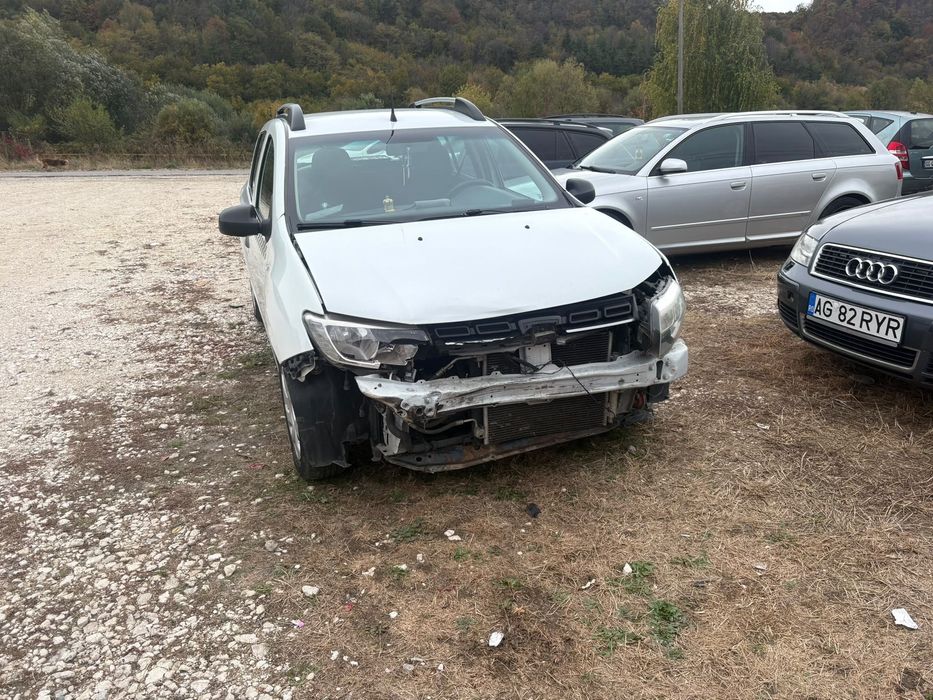 Mașina Sandero Logan
