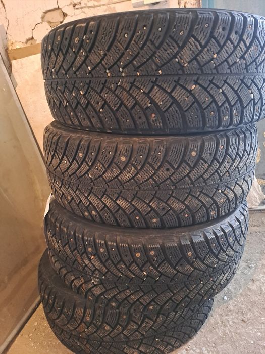 Продам шины шипованные
