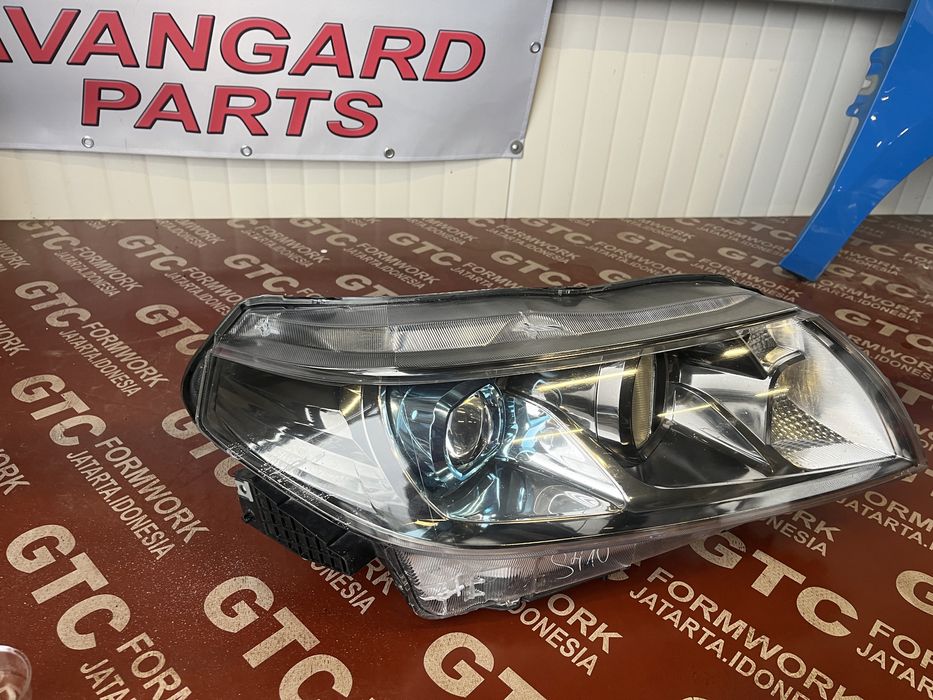 Фар Suzuki Vitara 2020г ляв и десен