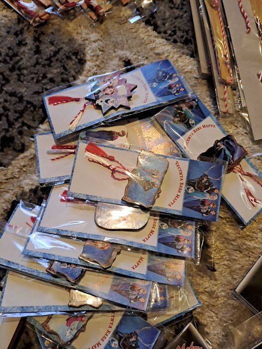 Продавам ръчно направени мартеници