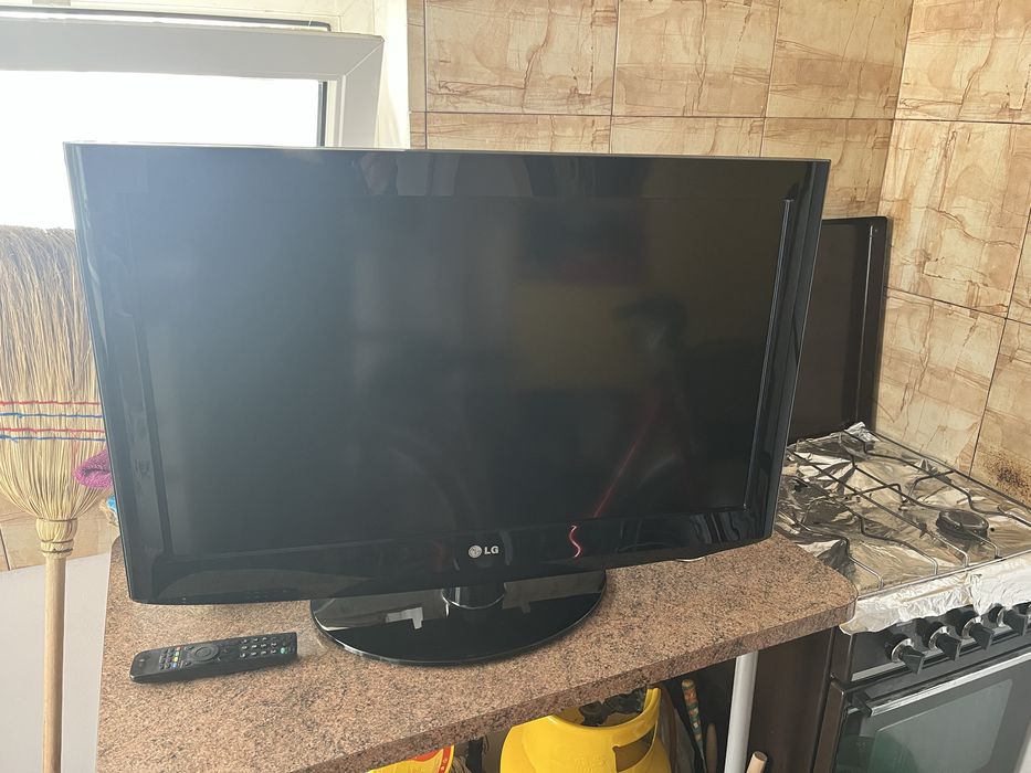 Televizor LED LG 32LH2000 diagonala de 80 cm