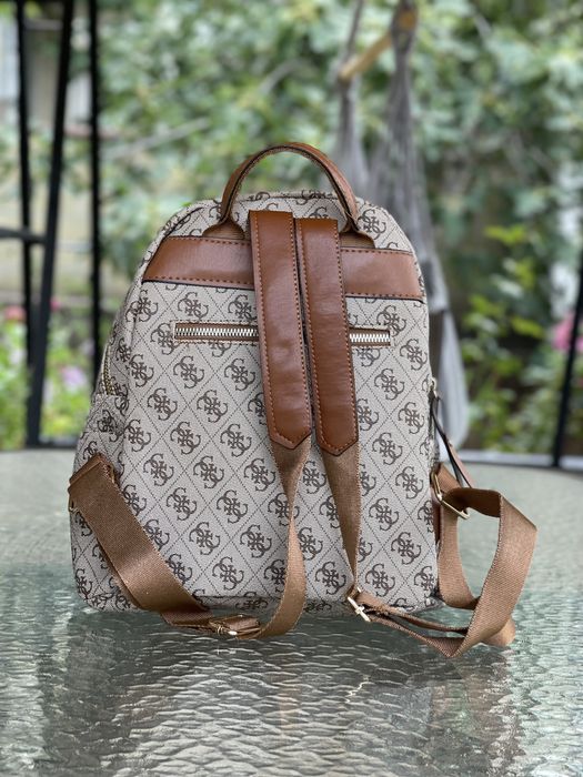 Дамска раничка Guess